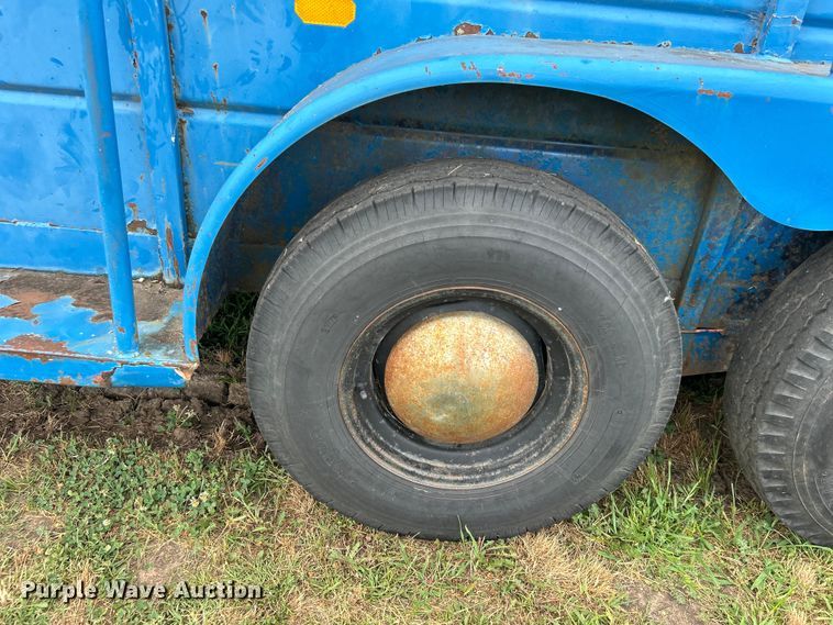 image for item DO6528 1987 W-W Trailer Mfg. livestock trailer