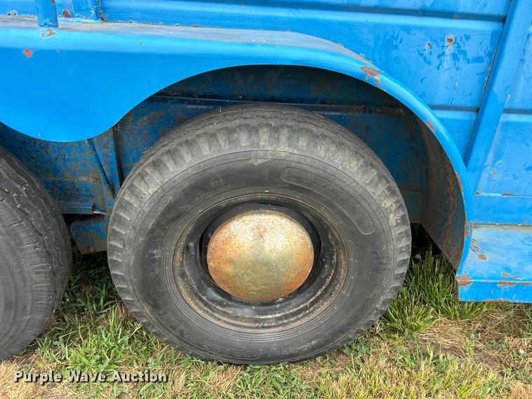 image for item DO6528 1987 W-W Trailer Mfg. livestock trailer