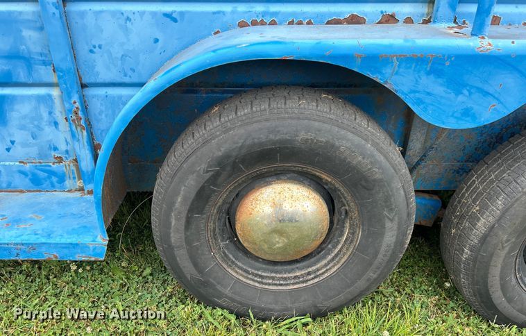image for item DO6528 1987 W-W Trailer Mfg. livestock trailer