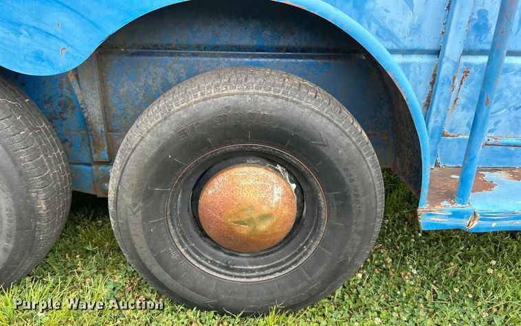 image for item DO6528 1987 W-W Trailer Mfg. livestock trailer