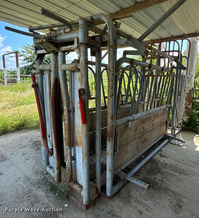 image for item DO6536 Filson  livestock squeeze chute