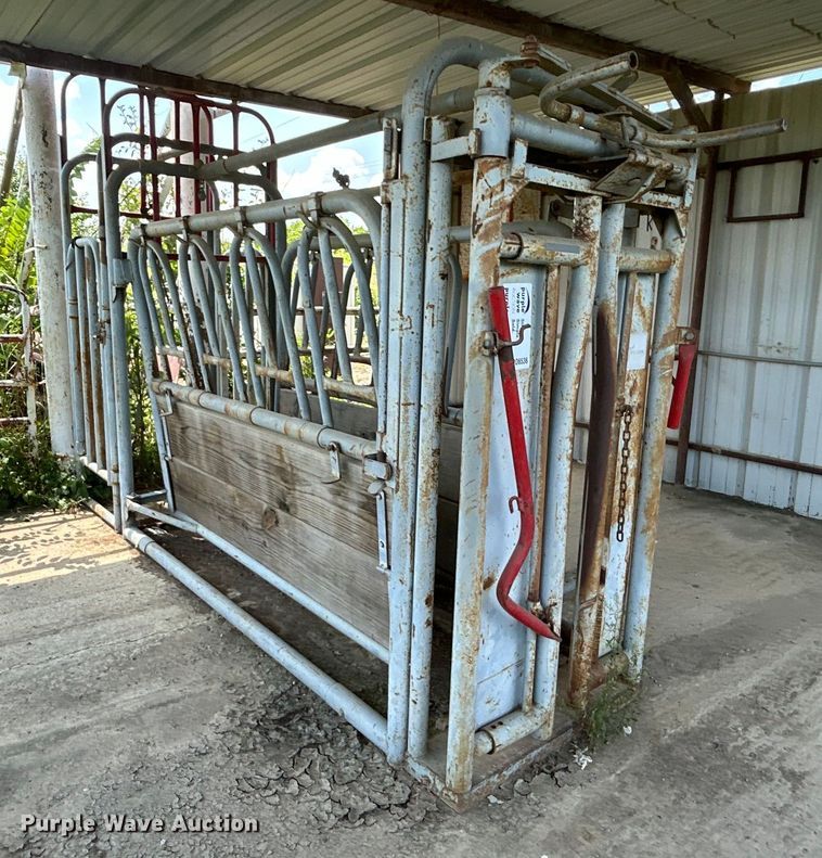 image for item DO6536 Filson  livestock squeeze chute