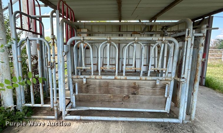 image for item DO6536 Filson  livestock squeeze chute