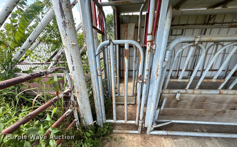 image for item DO6536 Filson  livestock squeeze chute
