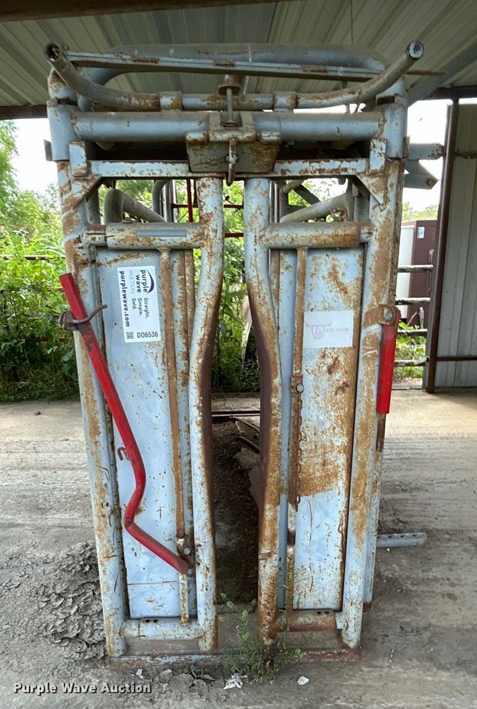 image for item DO6536 Filson  livestock squeeze chute