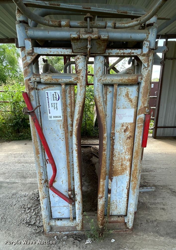 image for item DO6536 Filson  livestock squeeze chute