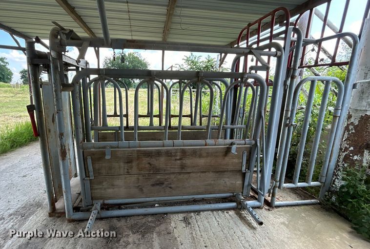 image for item DO6536 Filson  livestock squeeze chute