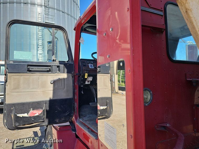 image for item DP6455 2000 Freightliner FLD 120 seed tender truck