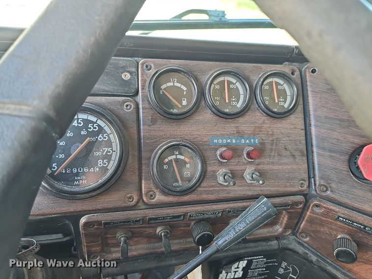 image for item DP6455 2000 Freightliner FLD 120 seed tender truck