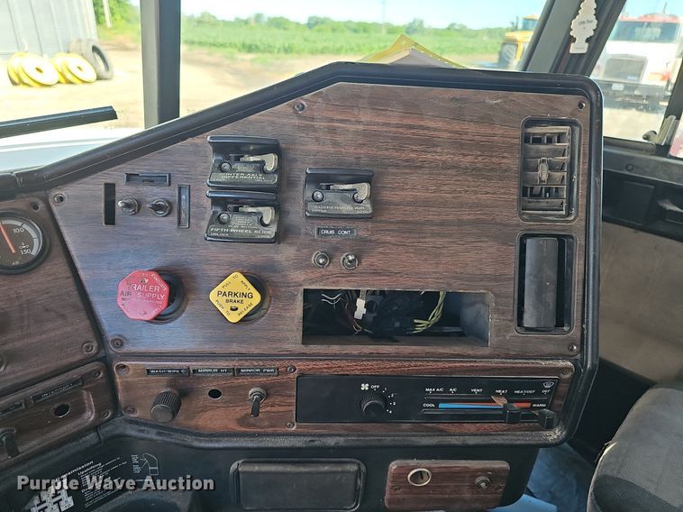 image for item DP6455 2000 Freightliner FLD 120 seed tender truck