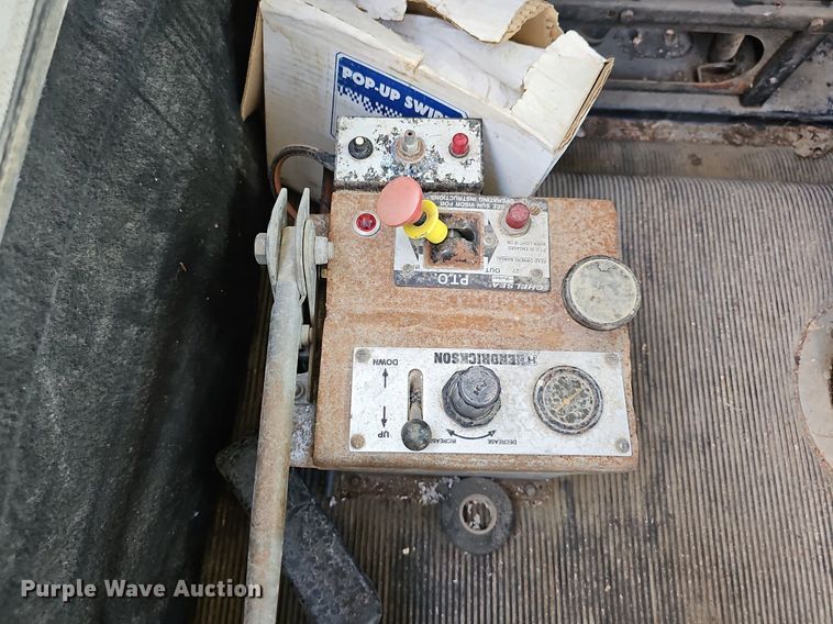 image for item DP6455 2000 Freightliner FLD 120 seed tender truck