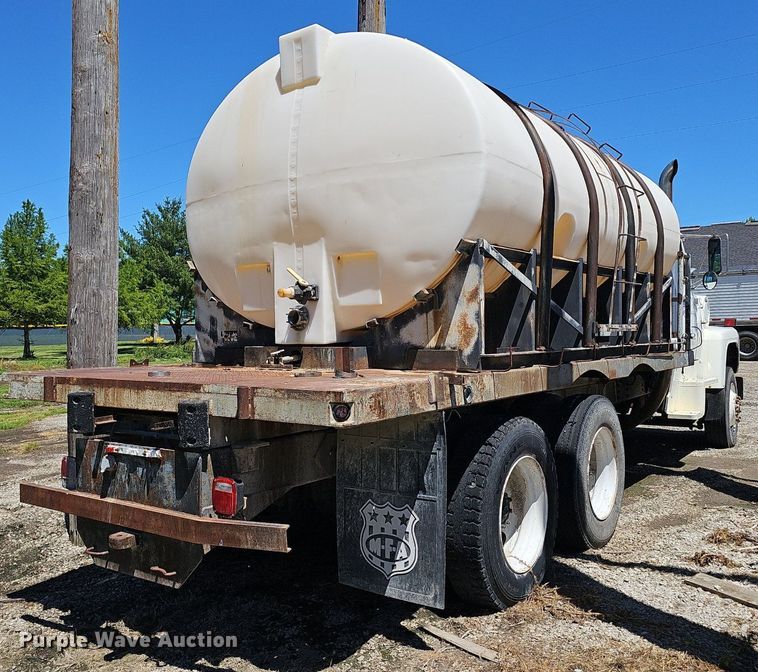 image for item DP6458 1989 Ford LT9000 flatbed truck