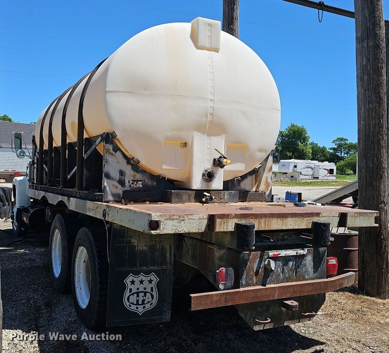 image for item DP6458 1989 Ford LT9000 flatbed truck