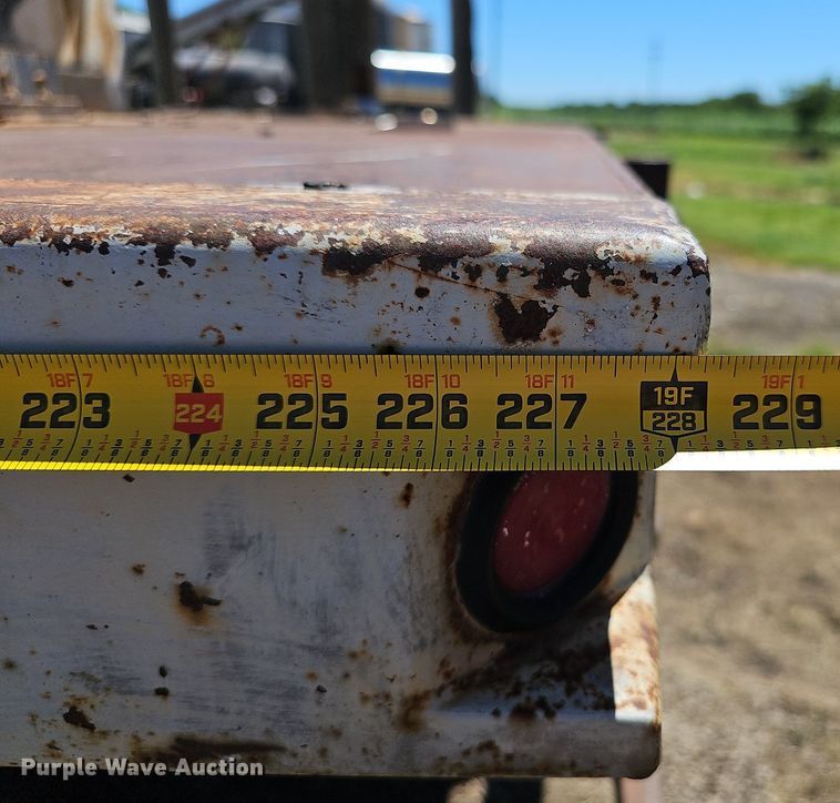 image for item DP6458 1989 Ford LT9000 flatbed truck