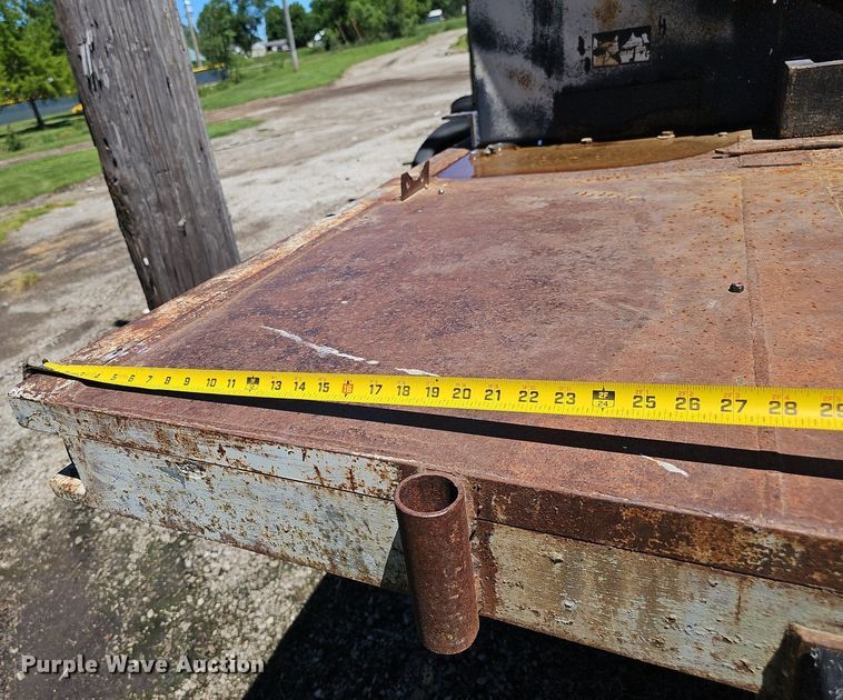 image for item DP6458 1989 Ford LT9000 flatbed truck