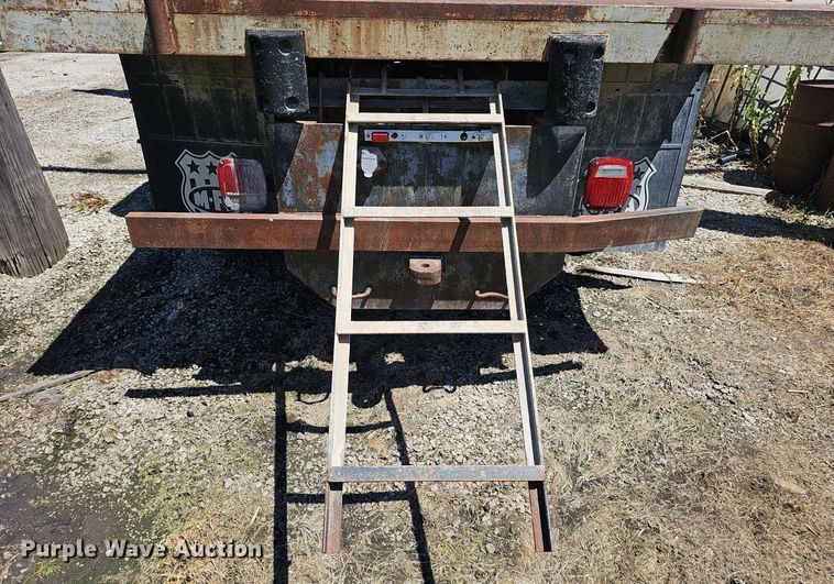 image for item DP6458 1989 Ford LT9000 flatbed truck