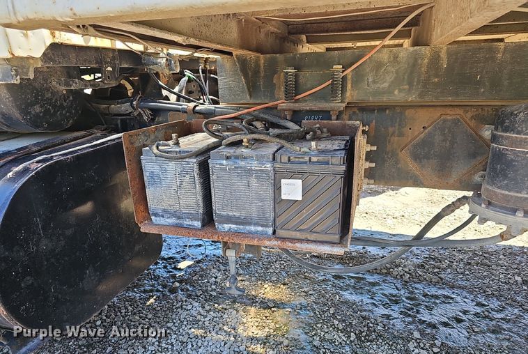 image for item DP6458 1989 Ford LT9000 flatbed truck