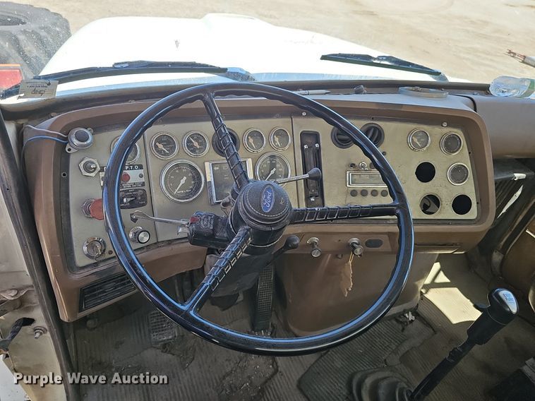 image for item DP6458 1989 Ford LT9000 flatbed truck