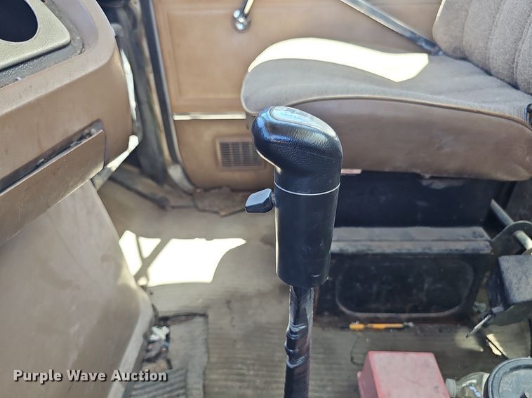 image for item DP6458 1989 Ford LT9000 flatbed truck