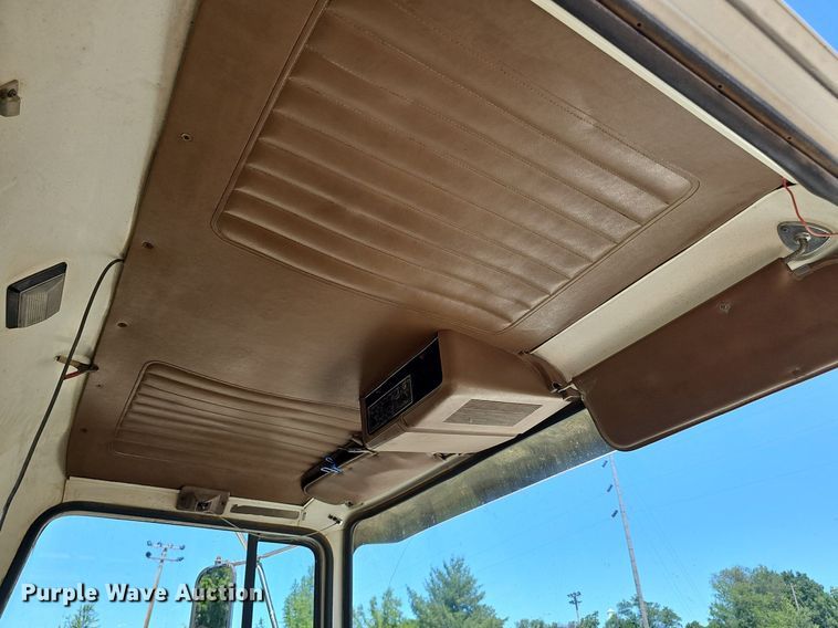 image for item DP6458 1989 Ford LT9000 flatbed truck