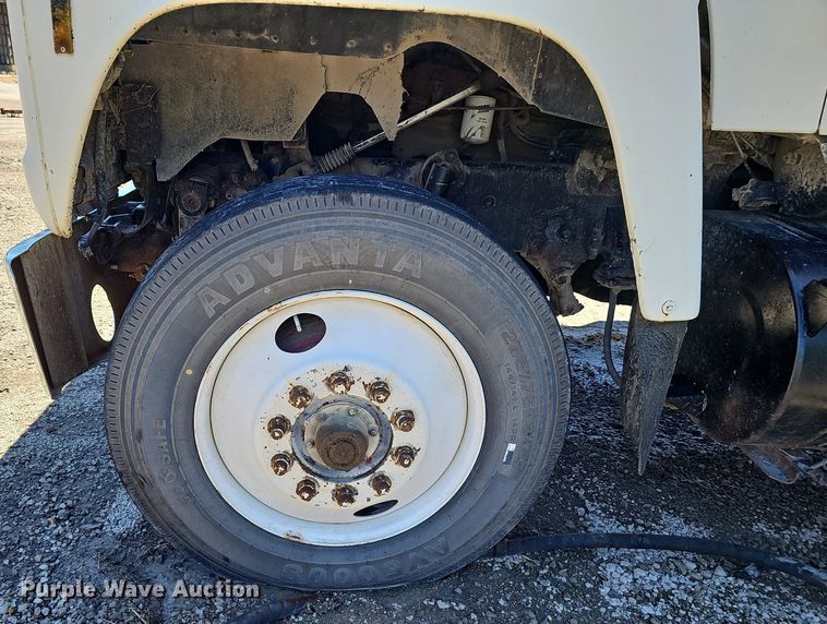 image for item DP6458 1989 Ford LT9000 flatbed truck