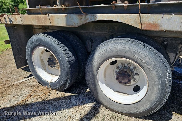 image for item DP6458 1989 Ford LT9000 flatbed truck