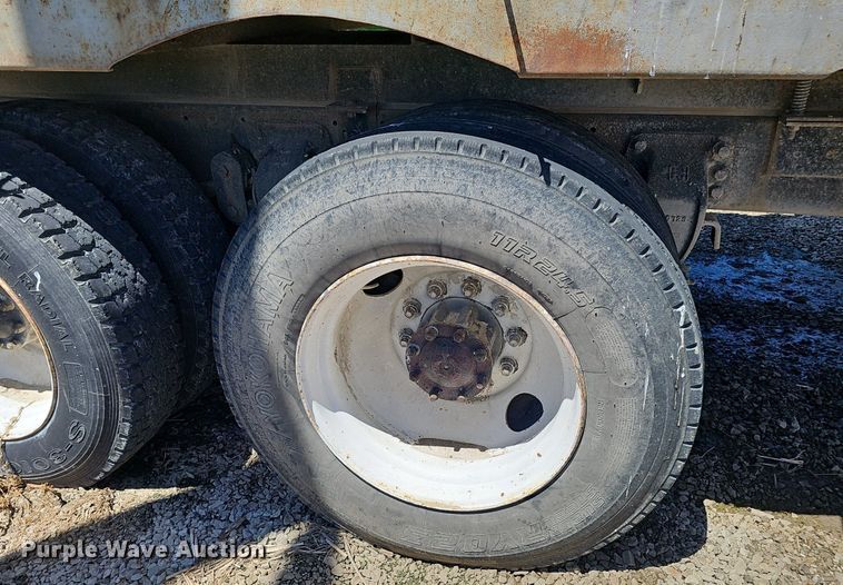 image for item DP6458 1989 Ford LT9000 flatbed truck