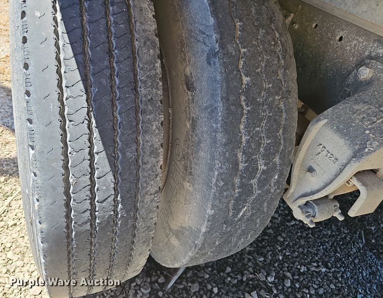 image for item DP6458 1989 Ford LT9000 flatbed truck