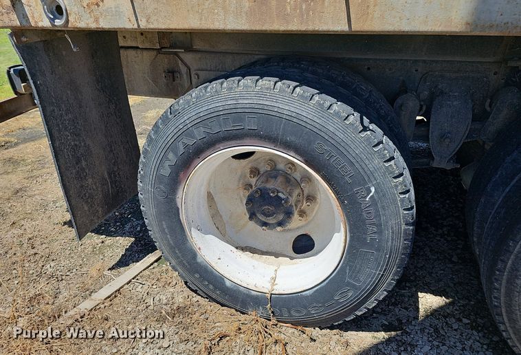 image for item DP6458 1989 Ford LT9000 flatbed truck