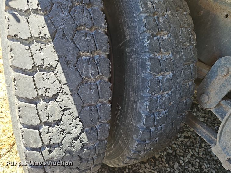 image for item DP6458 1989 Ford LT9000 flatbed truck