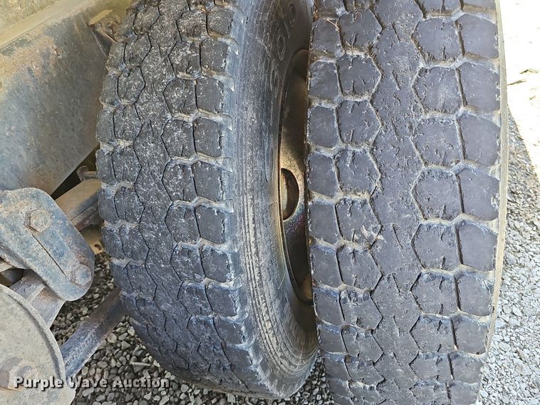 image for item DP6458 1989 Ford LT9000 flatbed truck