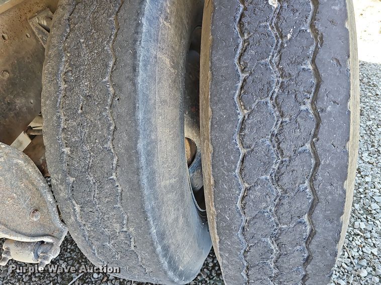 image for item DP6458 1989 Ford LT9000 flatbed truck