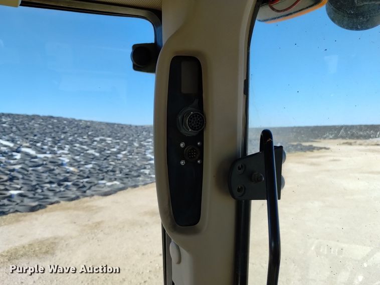 image for item DQ6121 2014 John Deere 6150M MFWD tractor