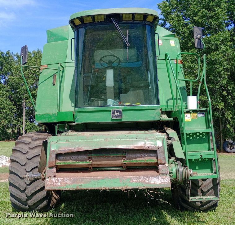 image for item DQ7138 1990 John Deere 9600 combine