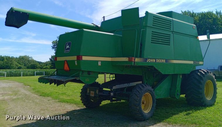 image for item DQ7138 1990 John Deere 9600 combine