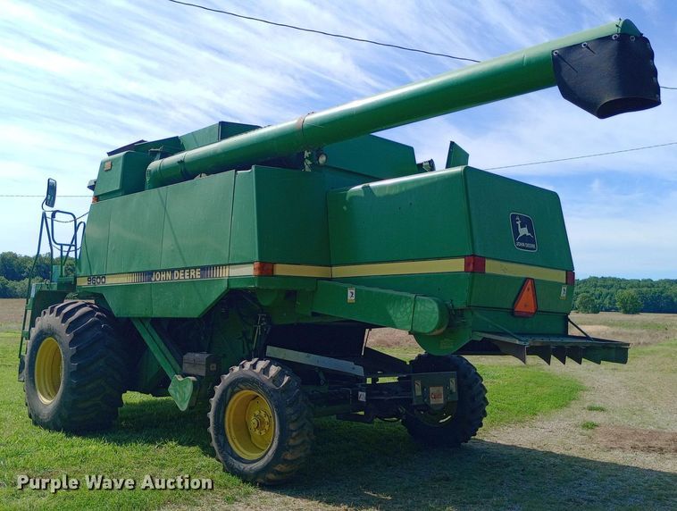 image for item DQ7138 1990 John Deere 9600 combine