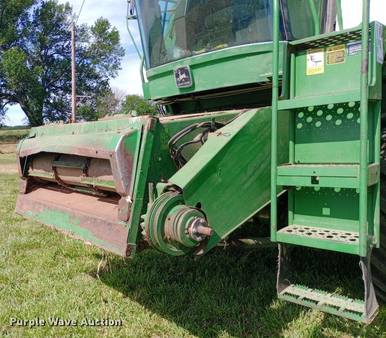 image for item DQ7138 1990 John Deere 9600 combine