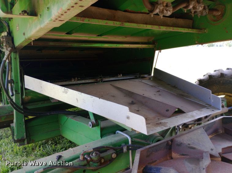 image for item DQ7138 1990 John Deere 9600 combine