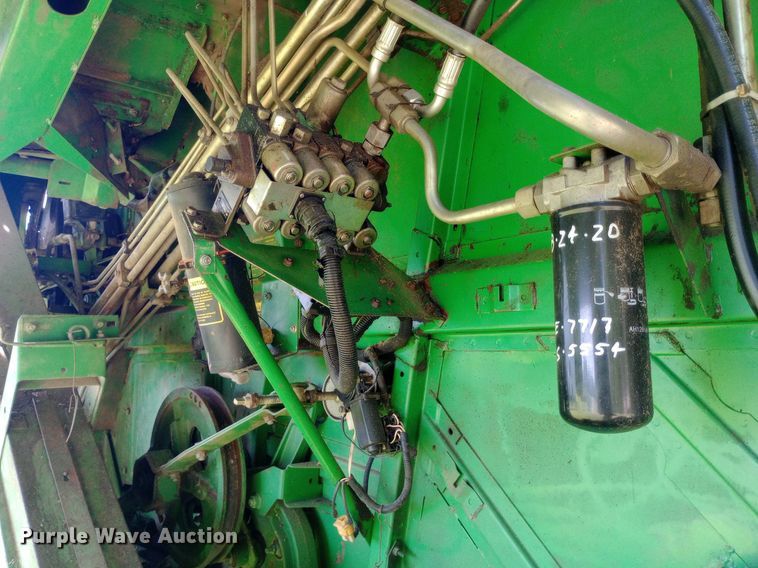 image for item DQ7138 1990 John Deere 9600 combine