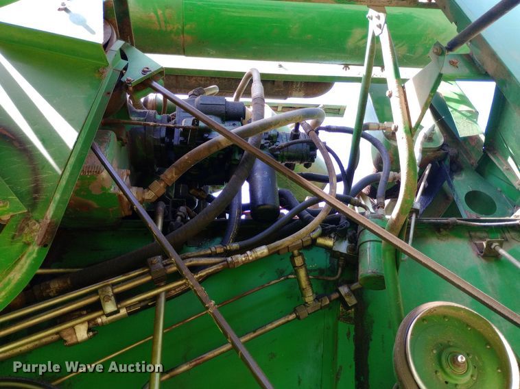 image for item DQ7138 1990 John Deere 9600 combine