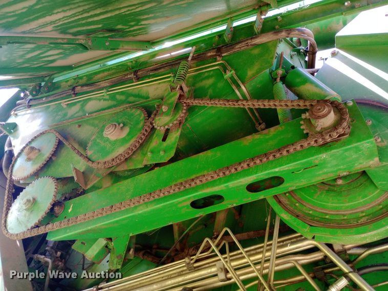 image for item DQ7138 1990 John Deere 9600 combine