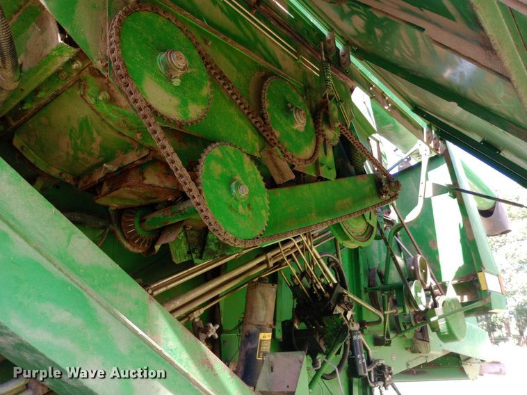 image for item DQ7138 1990 John Deere 9600 combine