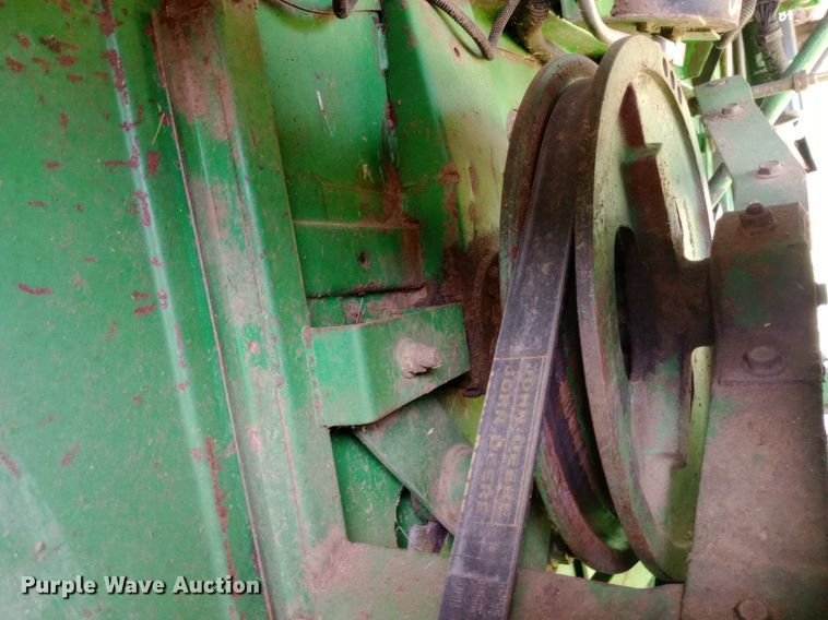 image for item DQ7138 1990 John Deere 9600 combine