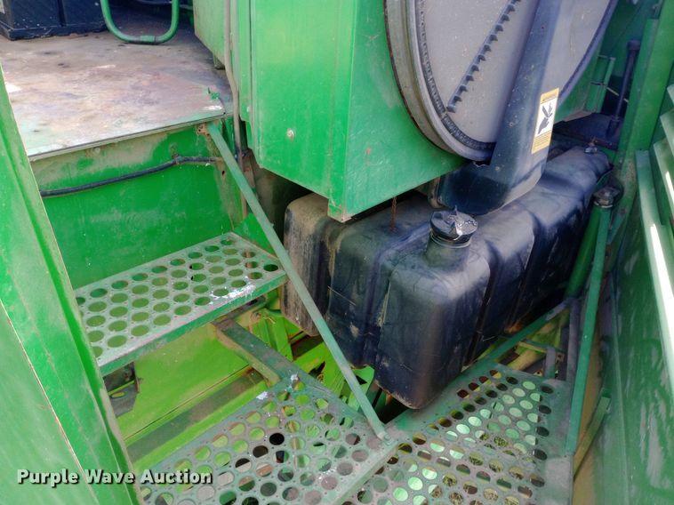 image for item DQ7138 1990 John Deere 9600 combine