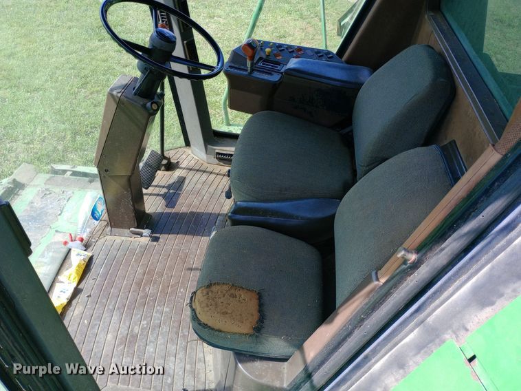 image for item DQ7138 1990 John Deere 9600 combine