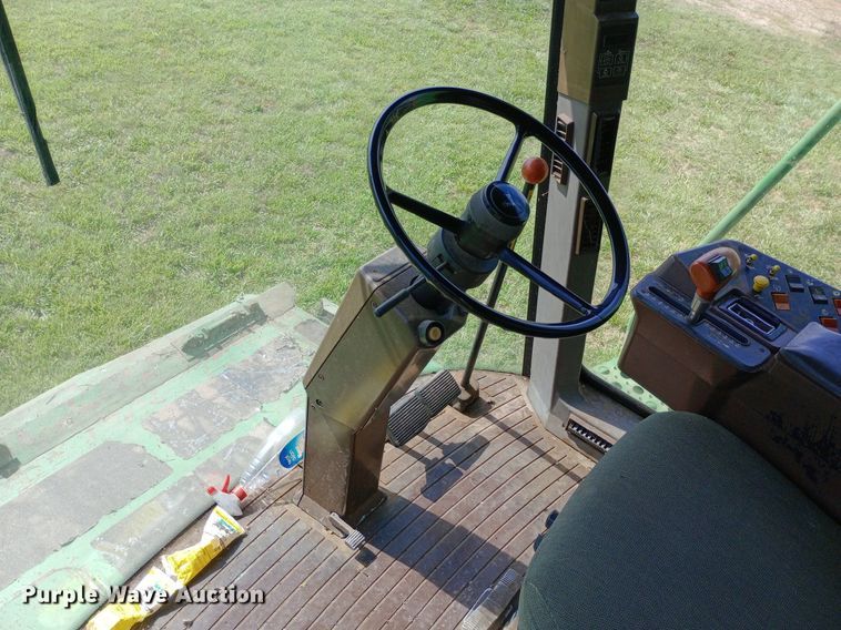 image for item DQ7138 1990 John Deere 9600 combine