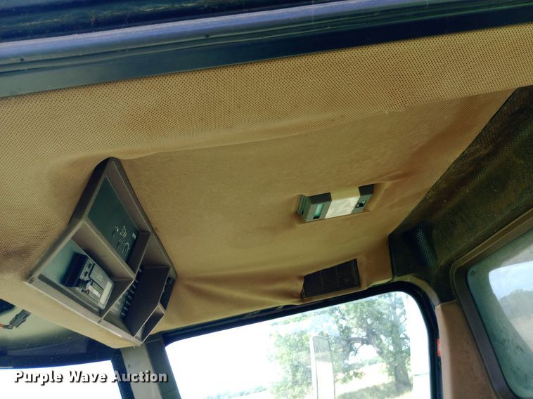 image for item DQ7138 1990 John Deere 9600 combine