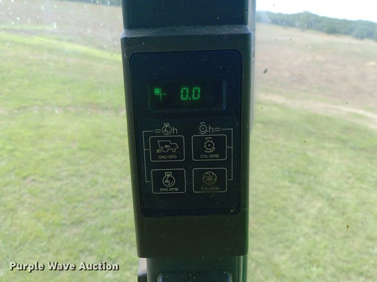 image for item DQ7138 1990 John Deere 9600 combine