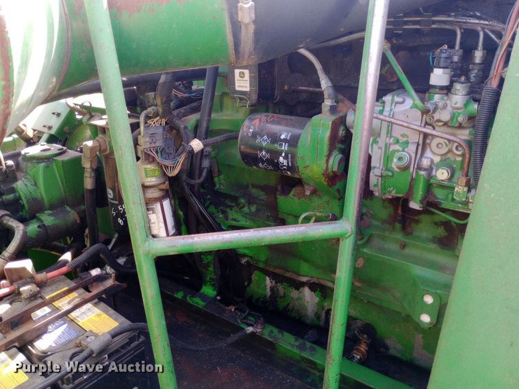image for item DQ7138 1990 John Deere 9600 combine