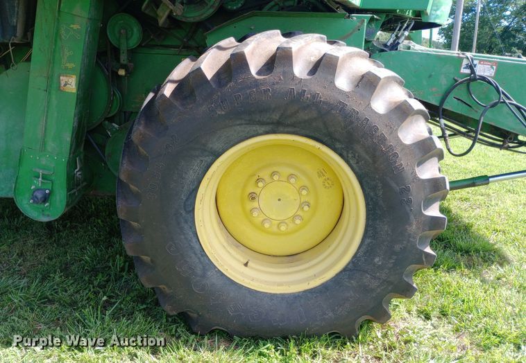 image for item DQ7138 1990 John Deere 9600 combine